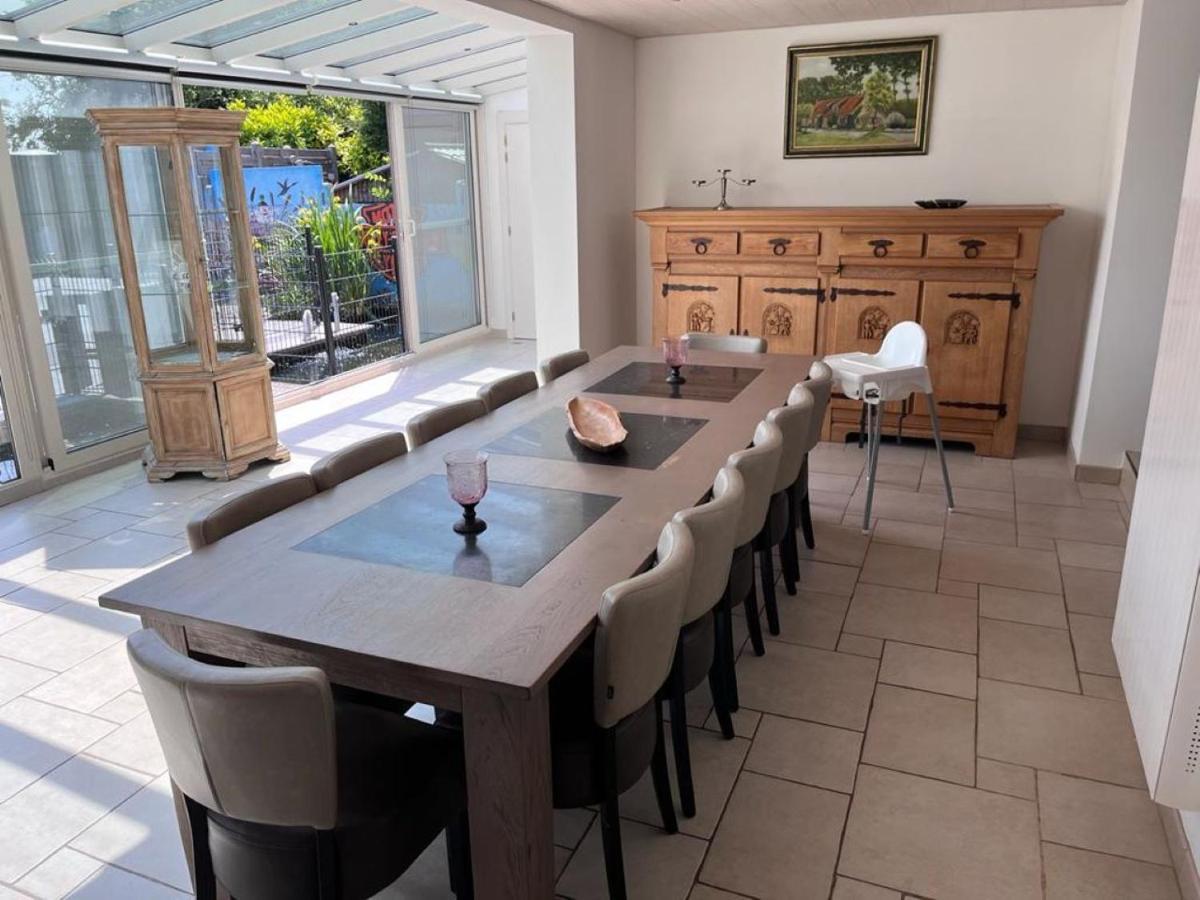 Comfortabele Woning Met Omheinde Tuin Aan Water Voor 12 P Oostburg Bagian luar foto